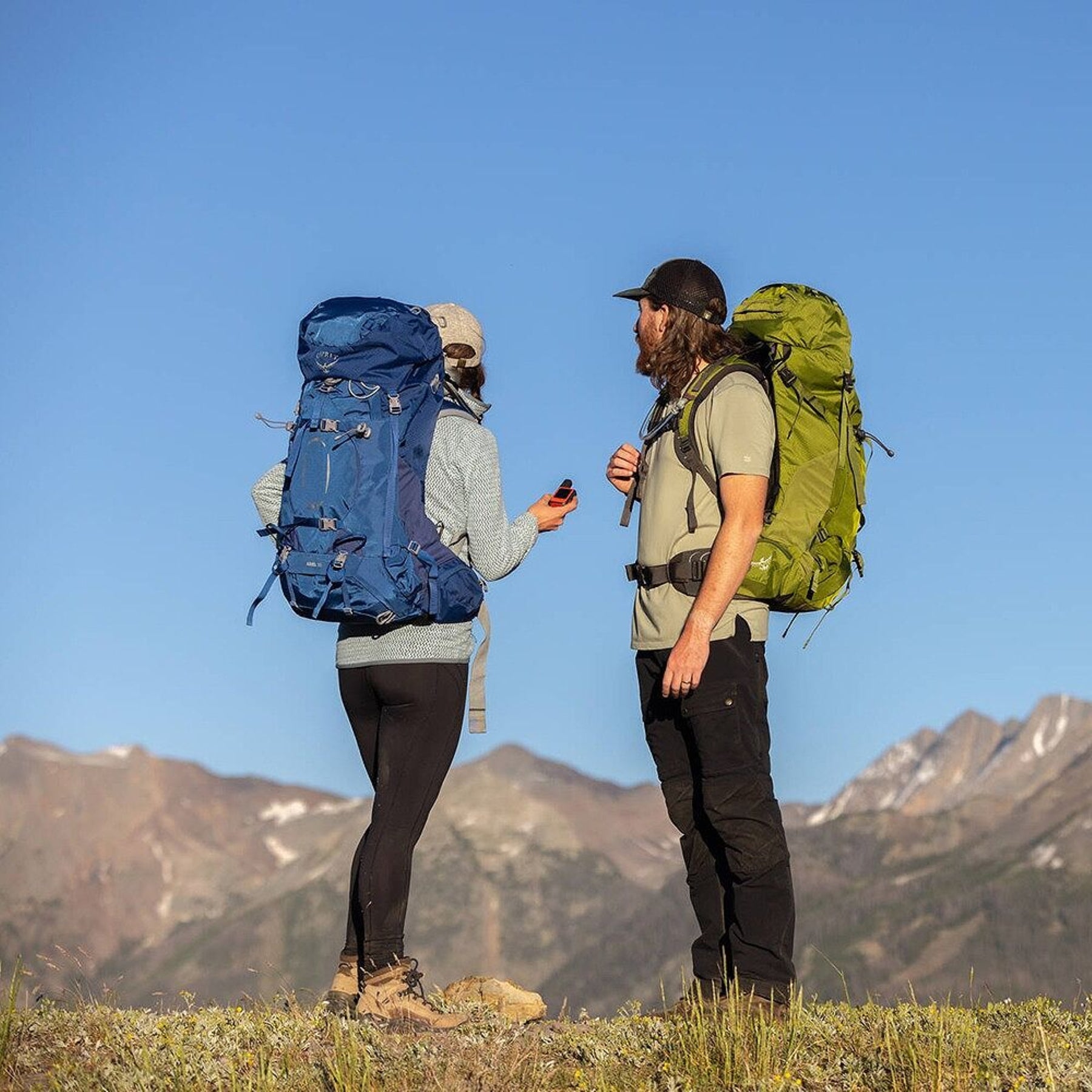 Osprey Aether 65 zaino da trekking ed escursionismo uomo da 65 litri con schienale AirScape regolabile, cinghie di compressione, tasche frontali e attacchi per bastoncini vista laterale per outdoor su Backpacco