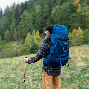 Osprey Aether 65 zaino da trekking ed escursionismo uomo da 65 litri con schienale AirScape regolabile, cinghie di compressione, tasche frontali e attacchi per bastoncini vista laterale per outdoor su Backpacco