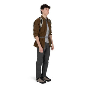 Osprey Daylite Plus Driftshade zaino multiruolo da 20 litri con scomparto per laptop e sacca idrica, tasche laterali in mesh, cinghie di compressione e schienale traspirante AirScape, in edizione limitata per trekking, viaggi e uso quotidiano.