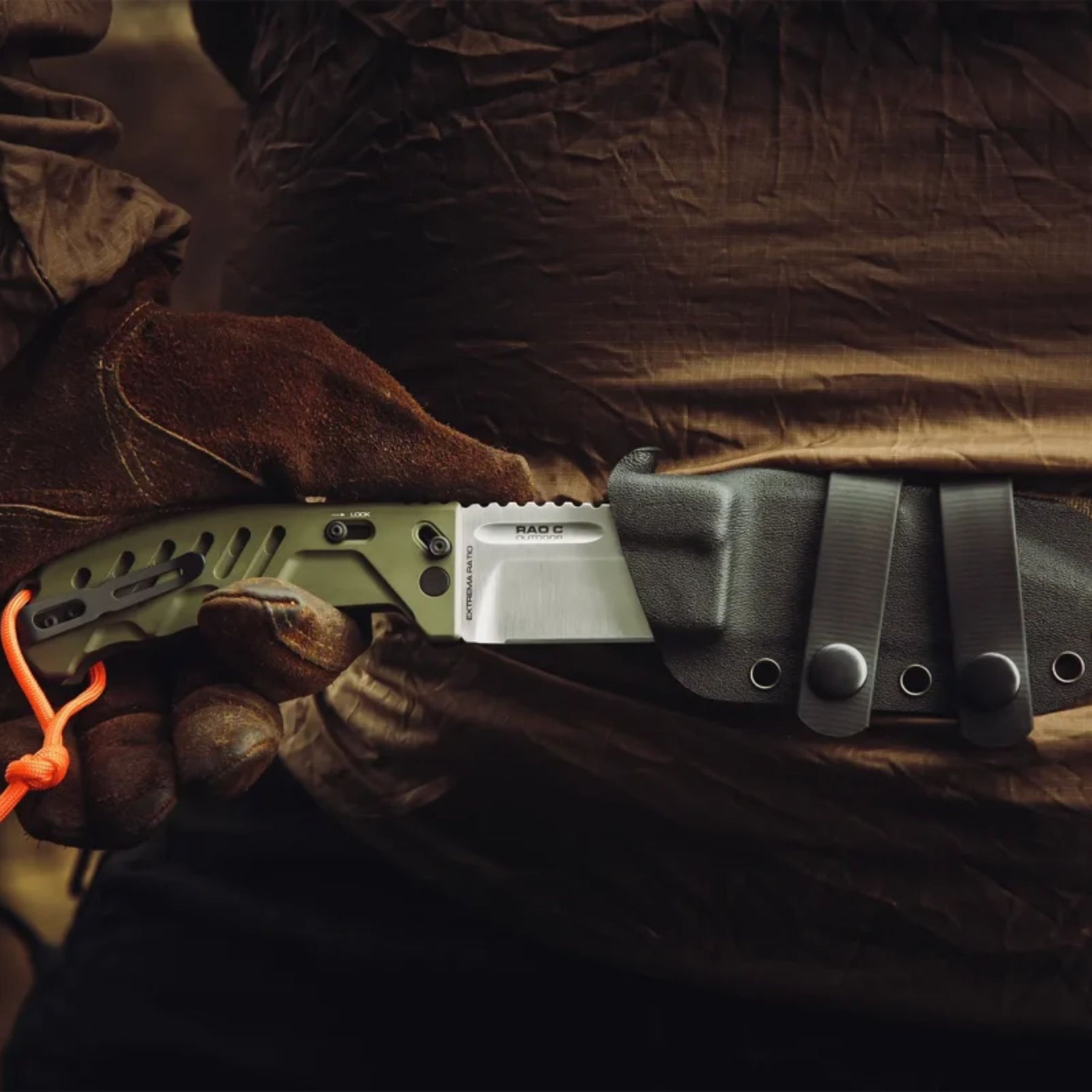 Extrema Ratio RAO C Outdoor. Coltello chiudibile compatto per bushcraft. Lama robusta drop point in acciaio, manico ergonomico in alluminio con grip strutturato, sistema di blocco di sicurezza e clip reversibile. Strumento professionale per sopravvivenza.