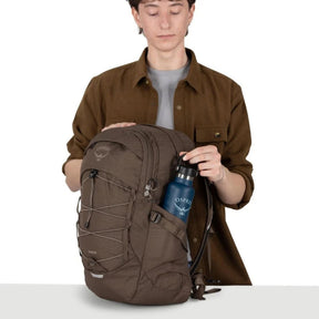 Osprey Quasar 26 Driftshade zaino multitasca da 26 litri in edizione limitata con scomparto porta pc, cordino elastico frontale bungee e spallacci ergonomici traspiranti per uso quotidiano ed outdoor