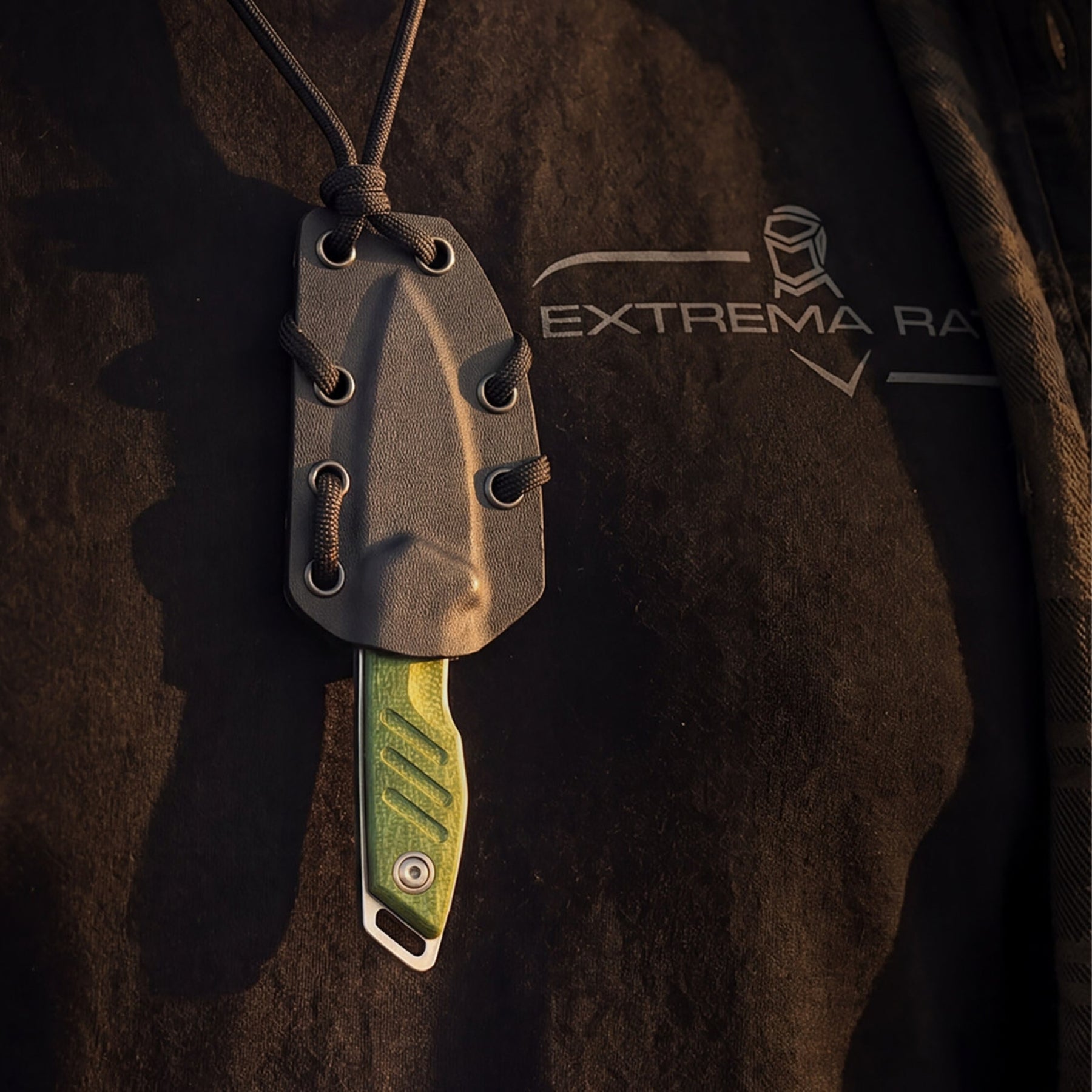 Extrema Ratio BFK NANO coltello a lama fissa neck knife compatto con lama drop point in acciaio, guancette ergonomiche sagomate e foro passante per cordino da porto al collo o EDC tattico