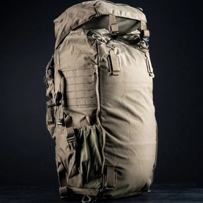 Eberlestock Mission Ruck zaino tattico militare da 79.22 litri con sistema MOLLE e tasche modulari frontali e laterali, FUNZIONA ESCLUSIVAMENTE CON IL TELAIO MISSION EMOD. Caratterizzato da cinghie di compressione e pannello in velcro per patch, ideale per escursioni tecniche, trekking intensivo e utilizzi operativi professionali.