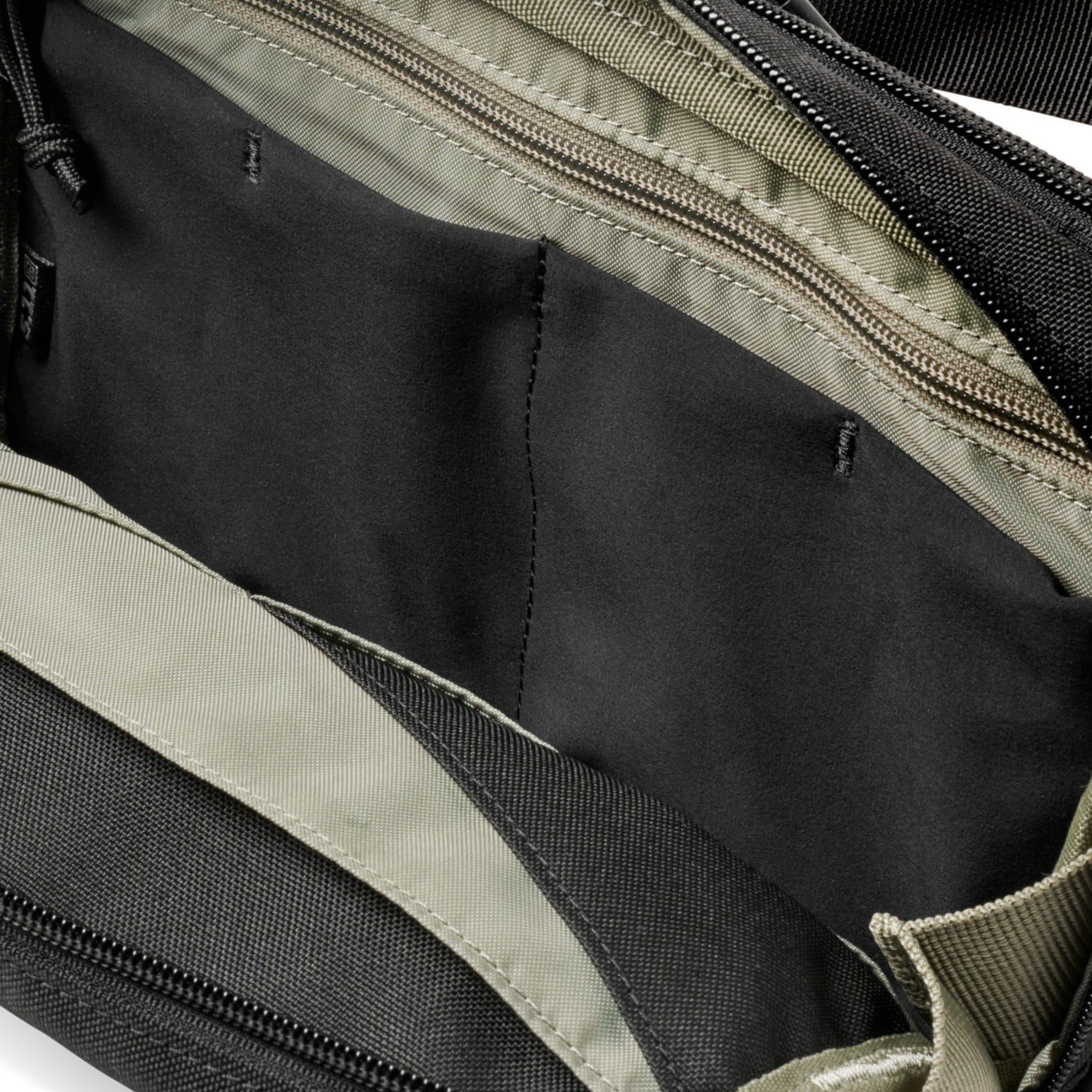 5.11 MVR 3-in-1 3L Pouch Tasca tattica modulare da 3 litri convertibile in marsupio, borsa a tracolla o scomparto admin. Realizzata in poliestere 900D resistente alle intemperie con apertura a 90 gradi, pannello interno organizzato e fibbie Mojave Hexa Slim per un rapido fissaggio al sistema MVR.