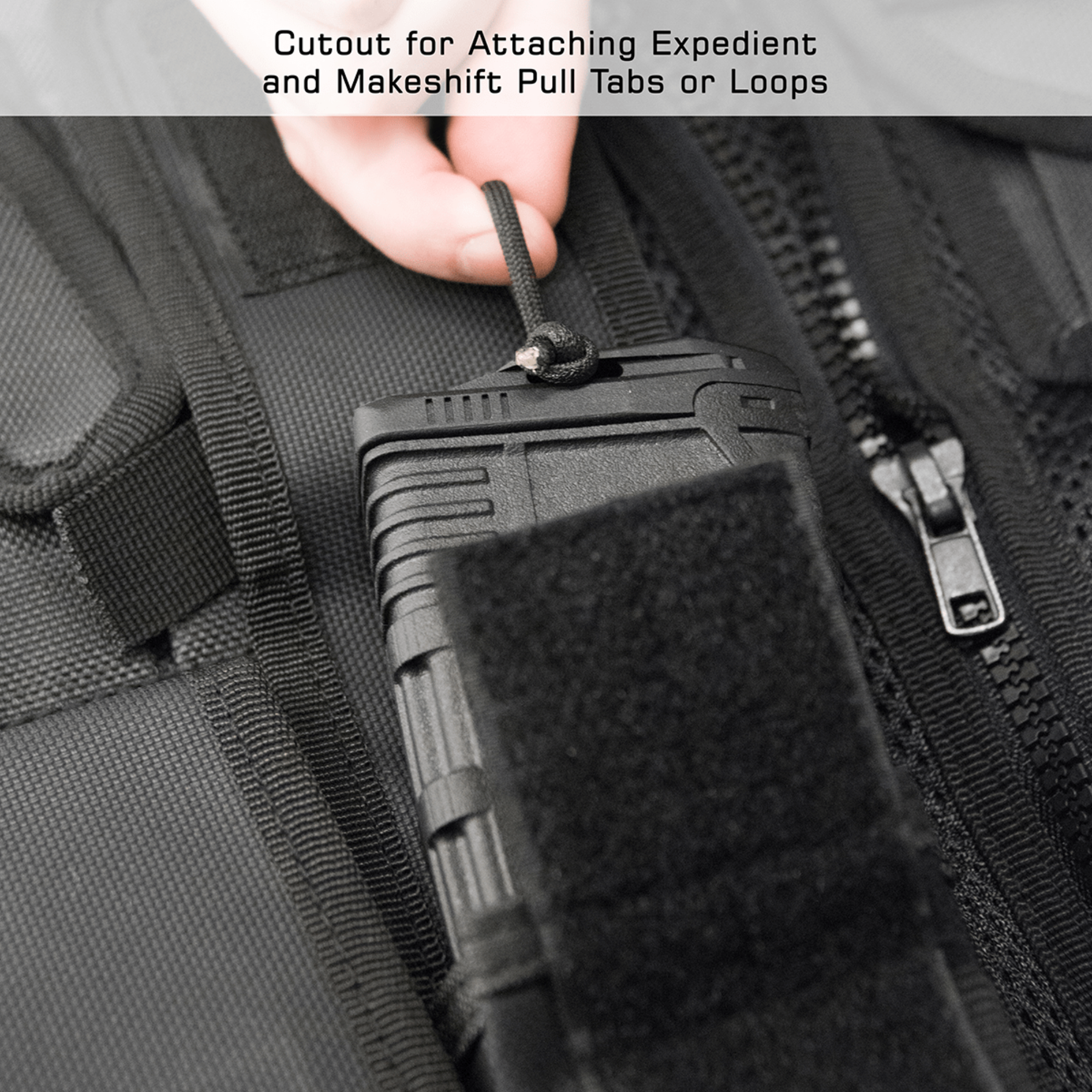 UTG AR15 Polymer Magazine: Caricatore da 30 colpi per calibro .223 Remington e 5.56x45 NATO. Realizzato in polimero ad alta resistenza con texture antiscivolo per un cambio rapido e sicuro. Dotato di elevatore blu anti-inclinazione e molla in acciaio inossidabile per un'alimentazione affidabile.