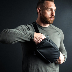 EBERLESTOCK FADE FLEX Marsupio tattico CCW. Versatile marsupio a tracolla per trasporto arma da fuoco con accesso rapido CCW e sistema interno foderato in loop per accessori. Realizzato in Nylon mini-Ripstop 210D, peso 312g e cintura regolabile fino a 55 pollici.