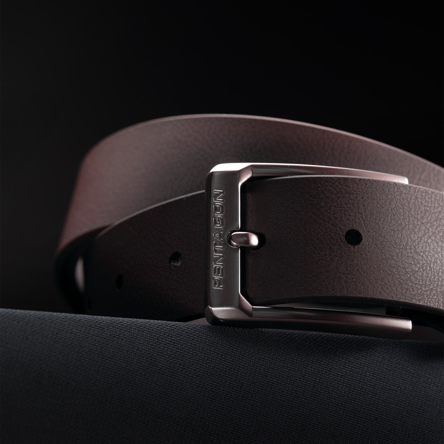 Pentagon Monte Belt 35 mm cintura per uso quotidiano ed EDC con fibbia in metallo e logo inciso profilo basso