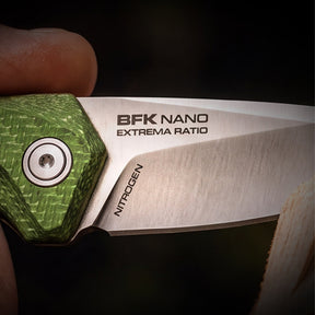 Extrema Ratio BFK NANO coltello a lama fissa neck knife compatto con lama drop point in acciaio, guancette ergonomiche sagomate e foro passante per cordino da porto al collo o EDC tattico