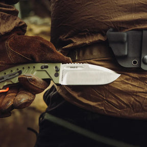 Extrema Ratio RAO C Outdoor. Coltello chiudibile compatto per bushcraft. Lama robusta drop point in acciaio, manico ergonomico in alluminio con grip strutturato, sistema di blocco di sicurezza e clip reversibile. Strumento professionale per sopravvivenza.