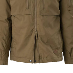 Helikon-Tex Winter Yukon Jacket giacca invernale tecnica con cappuccio regolabile imbottito, zip frontale a doppio cursore, tasche pettorali con cerniera, pannello a strappo sulla manica e fondo regolabile vista a tre quarti per outdoor
