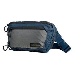 Eberlestock Bando Bag Marsupio tattico low-profile per EDC e porto occulto. Design discreto con tasca posteriore dedicata ad accesso rapido per arma e scomparto principale organizzato. Include passante per laccio emostatico. Soluzione versatile per sicurezza personale e urban carry. 2 misure.