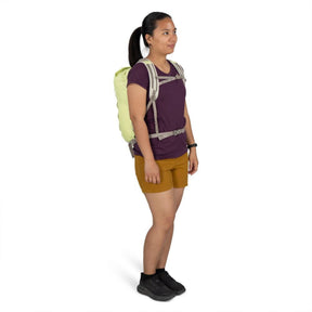 Osprey Daylite Cinch Zaino da 15 Litri con chiusura superiore a coulisse, spallacci traspiranti traforati e tasca frontale con zip. Accessorio versatile ideale per trekking leggero, escursioni e uso quotidiano.