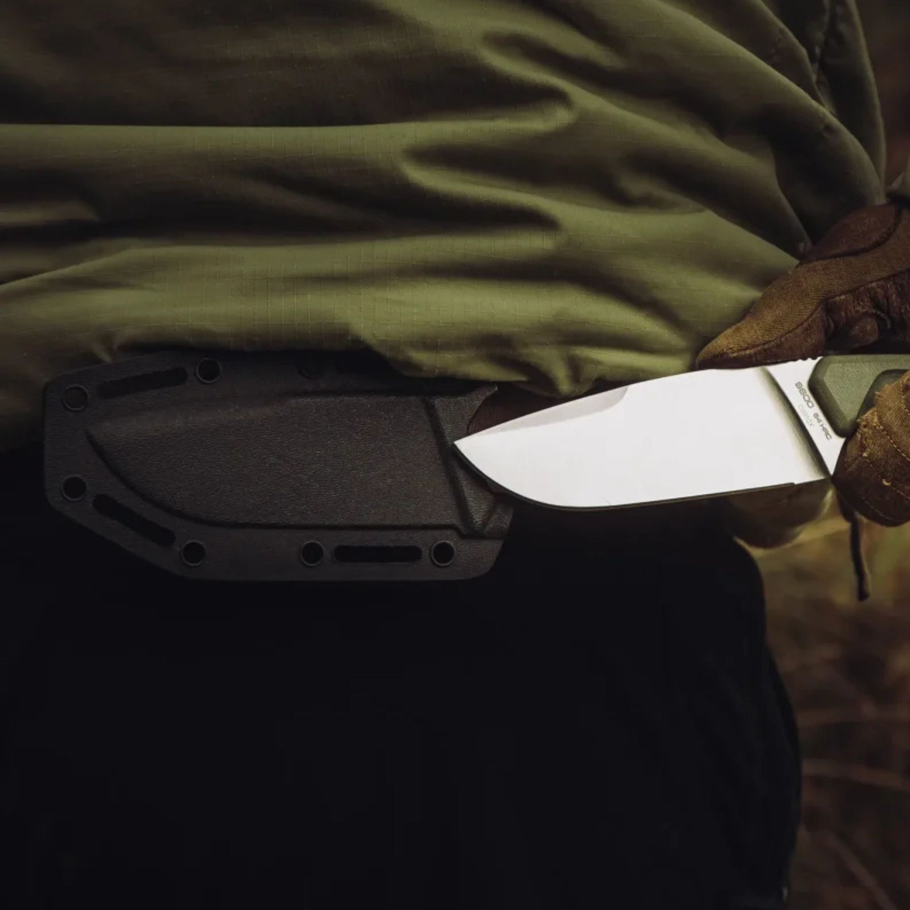 Extrema Ratio Sethlans Outdoor. Coltello a lama fissa in acciaio S600 con guancette in G10 e cordino. Design full tang robusto firmato Daniele Dal Canto. Strumento tattico tuttofare ideale per bushcraft e sopravvivenza.