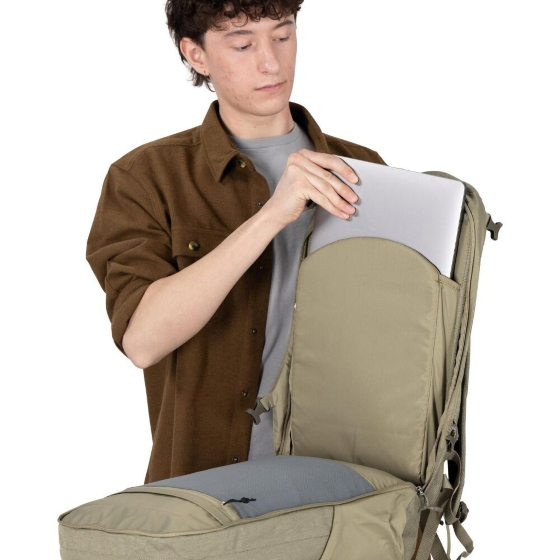 Osprey Nebula 32 Driftshade zaino da 32 litri in edizione limitata con scomparti multipli e spallacci imbottiti ergonomici per outdoor, viaggi, studio e uso quotidiano EDC.