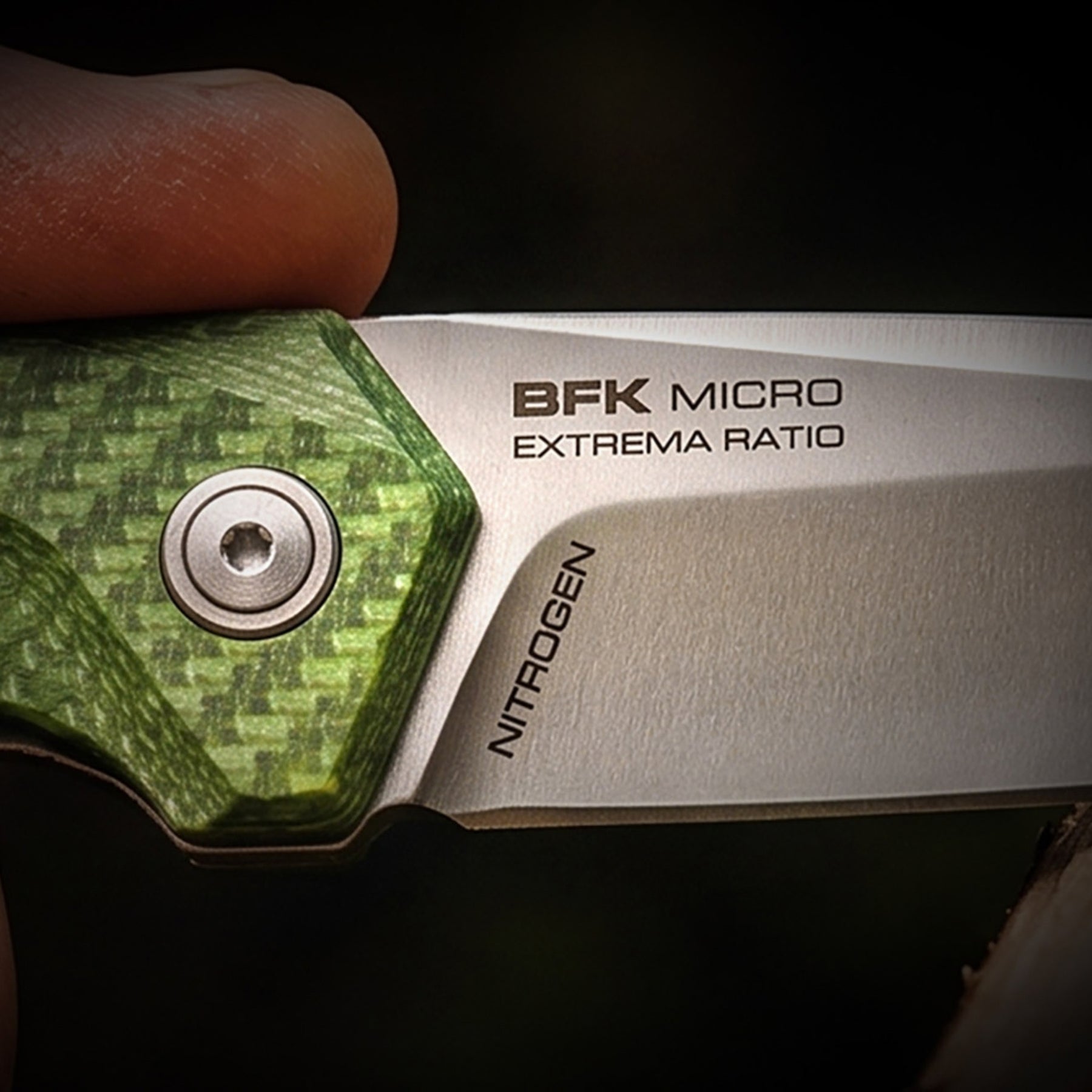 Extrema Ratio BFK Micro coltello a lama fissa compatto con profilo tanto modificato, impugnatura ergonomica sagomata e foro passante per cordino ideale per everyday carry tattico