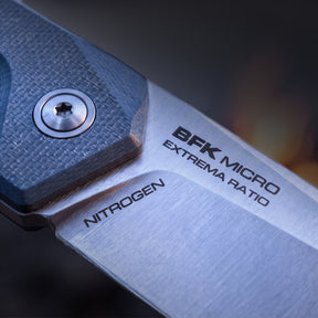 Extrema Ratio BFK Micro coltello a lama fissa compatto con profilo tanto modificato, impugnatura ergonomica sagomata e foro passante per cordino ideale per everyday carry tattico