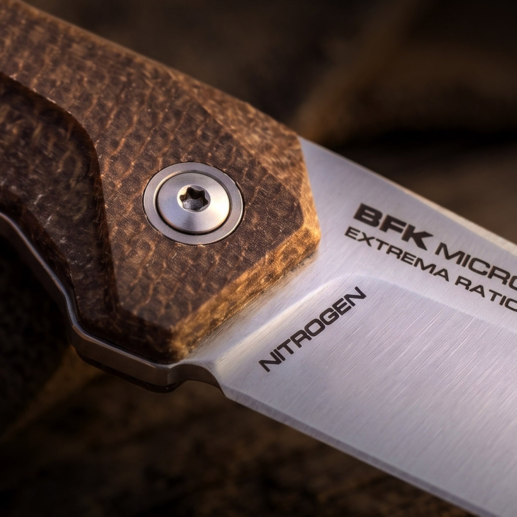 Extrema Ratio BFK Micro coltello a lama fissa compatto con profilo tanto modificato, impugnatura ergonomica sagomata e foro passante per cordino ideale per everyday carry tattico
