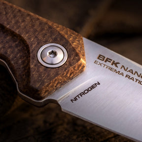Extrema Ratio BFK NANO coltello a lama fissa neck knife compatto con lama drop point in acciaio, guancette ergonomiche sagomate e foro passante per cordino da porto al collo o EDC tattico