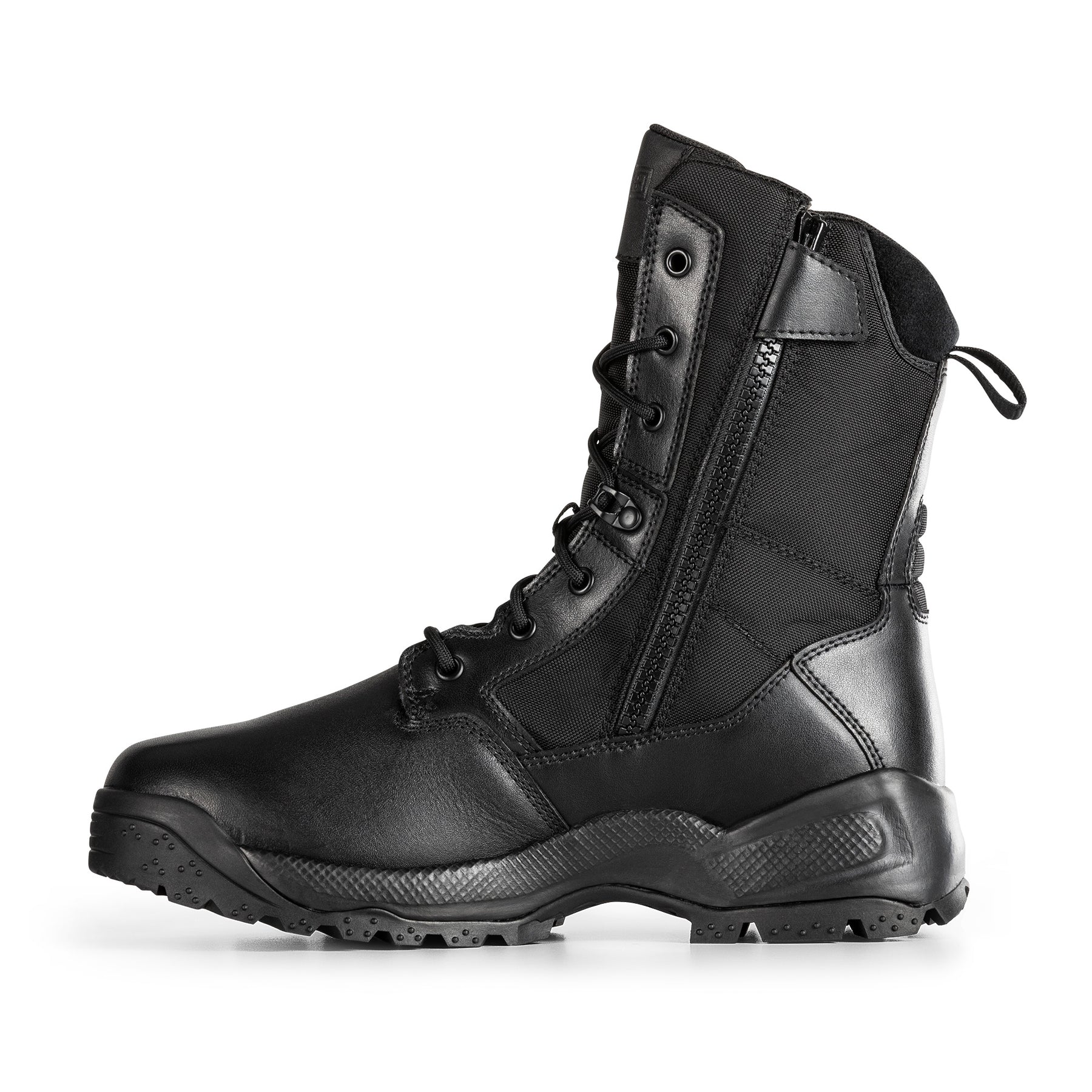5.11 Tactical A.T.A.C. 2.0 8 Insulated anfibi tattici invernali impermeabili da 8 pollici in pelle pieno fiore e nylon 840D con isolamento termico 3M Thinsulate da 400g, membrana SlipStream traspirante, soletta Ortholite e suola antiscivolo, ideali per impiego operativo e climi rigidi.