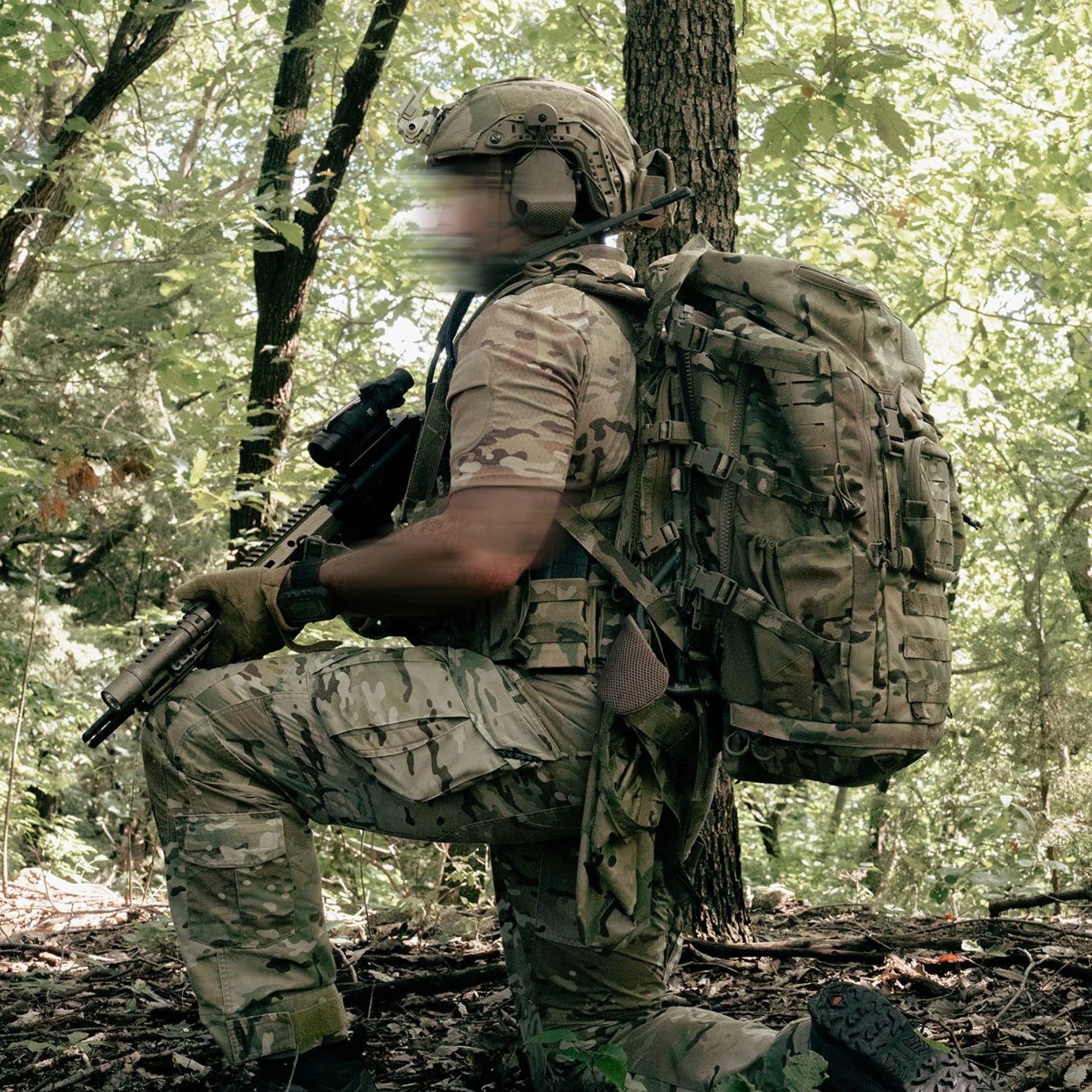 Eberlestock Mission Ruck zaino tattico militare da 79.22 litri con sistema MOLLE e tasche modulari frontali e laterali, FUNZIONA ESCLUSIVAMENTE CON IL TELAIO MISSION EMOD. Caratterizzato da cinghie di compressione e pannello in velcro per patch, ideale per escursioni tecniche, trekking intensivo e utilizzi operativi professionali.