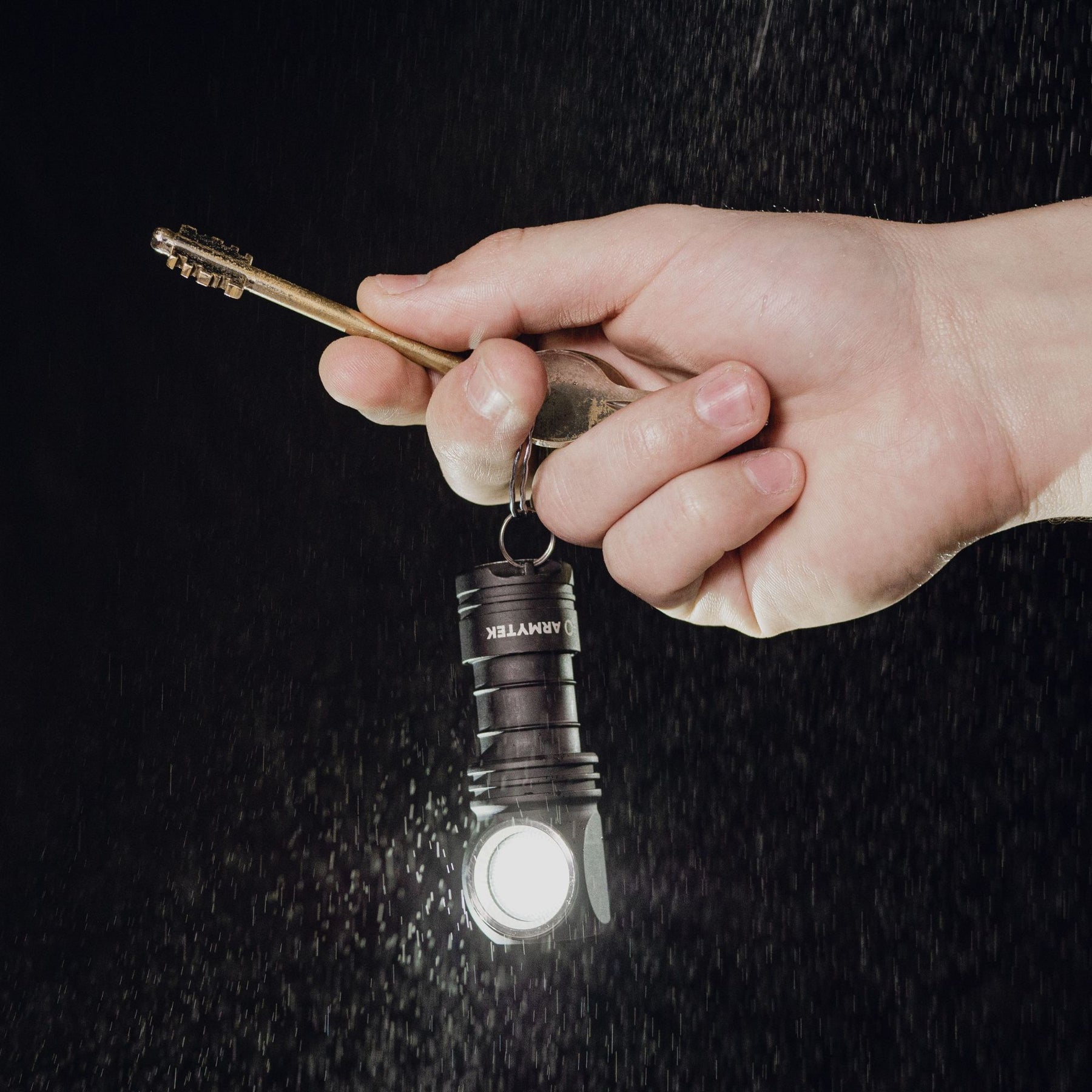 ARMYTEK | WIZARD C2 - Torcia frontale / palmare - BackPacco - BP-ARMYTEK-F08901C