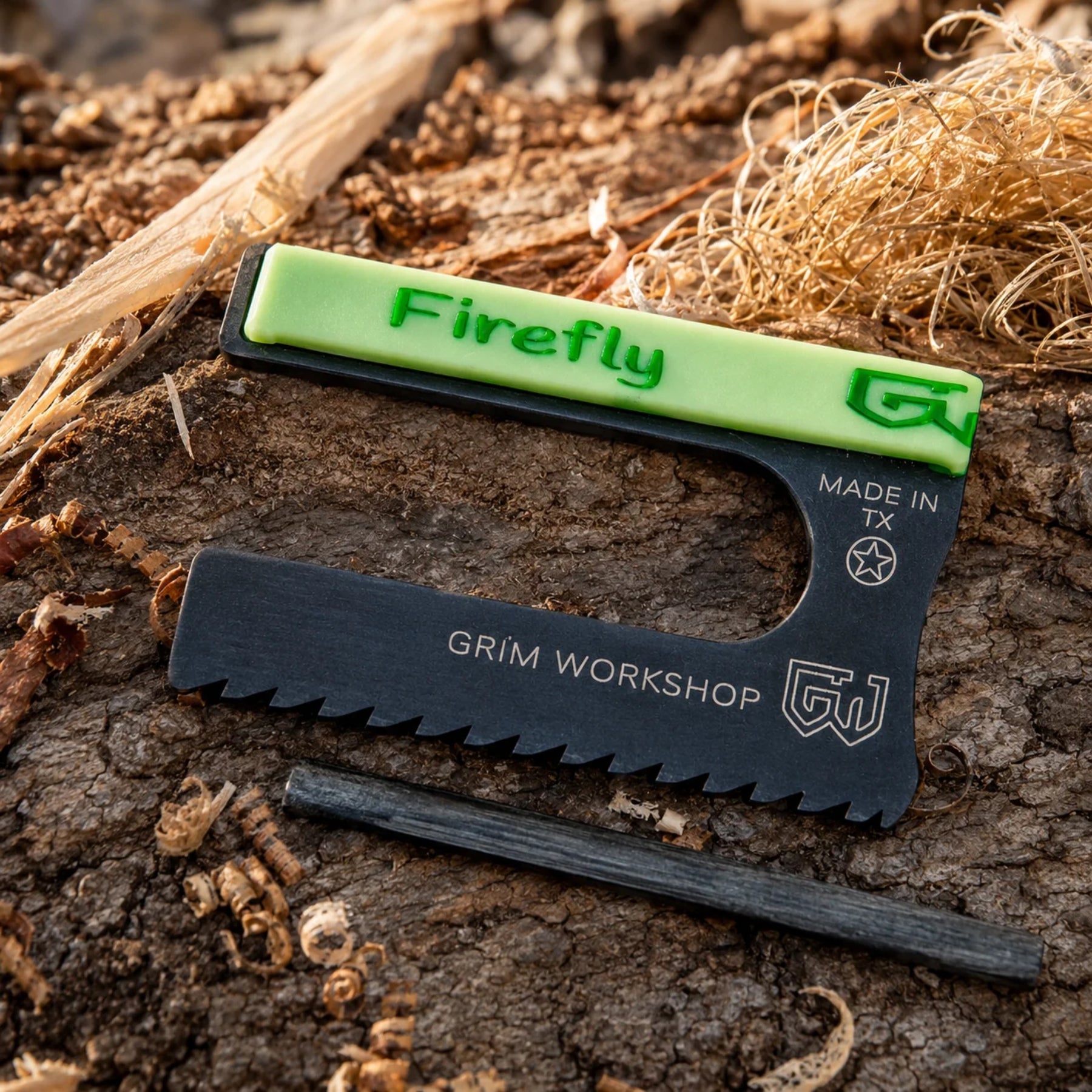 Grim Workshop Firefly Saw Card mini seghetto di emergenza con lama dentata e acciarino integrato in formato carta di credito per kit di sopravvivenza