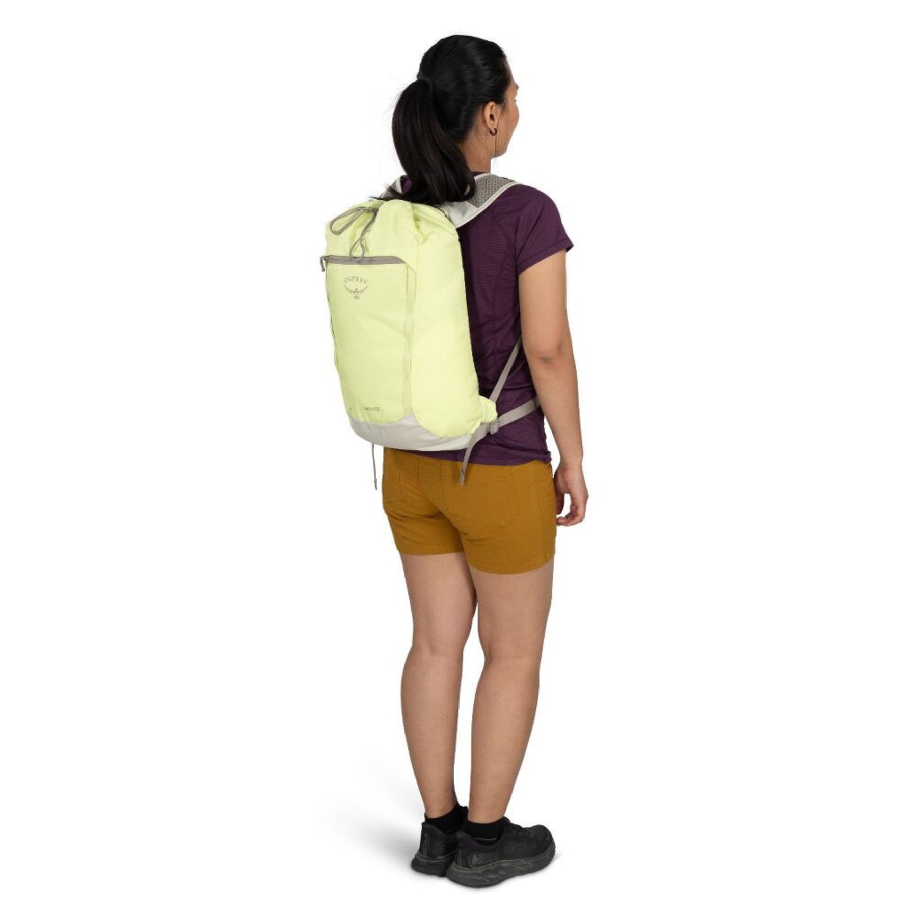 Osprey Daylite Cinch Zaino da 15 Litri con chiusura superiore a coulisse, spallacci traspiranti traforati e tasca frontale con zip. Accessorio versatile ideale per trekking leggero, escursioni e uso quotidiano.