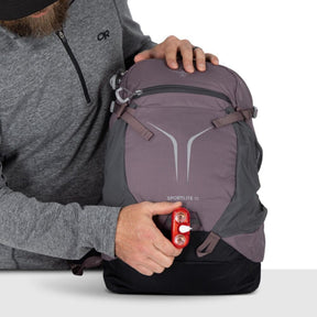 OSPREY SPORTLITE 15 Zaino da trekking da 15 litri con schienale traspirante AirScape, apertura a zip, tasche elasticizzate, scomparto idratazione e cinghie di compressione, ideale per escursioni, collezione 2026