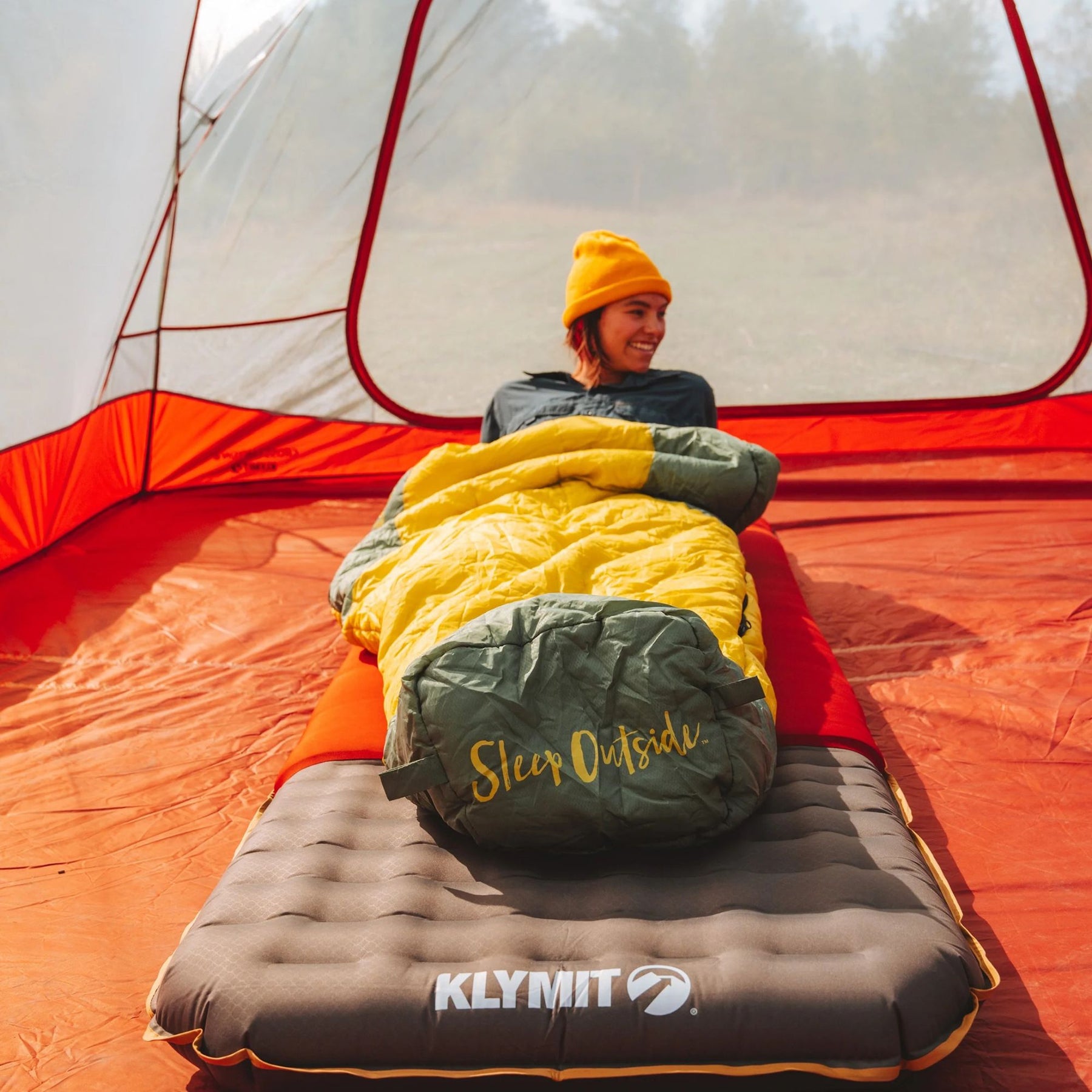 Klymit Insulated Klymaloft Sleeping Pad materassino gonfiabile ibrido con strato superiore in schiuma e base a camere d'aria per campeggio e trekking.