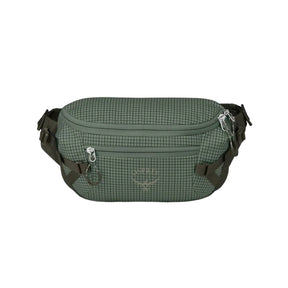 Osprey Transporter Waist Pack marsupio da 3 litri realizzato in tessuto tecnico con trama a griglia e logo frontale, dotato di tasca esterna con zip, cinghie di compressione laterali e cintura regolabile con fibbia a scatto per escursionismo e tempo libero.