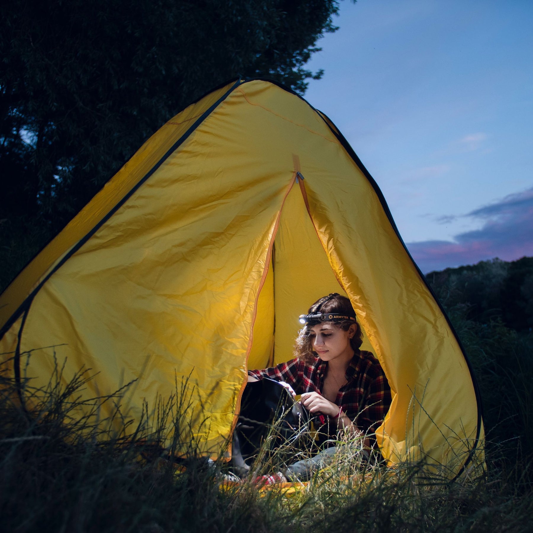 ARMYTEK | WIZARD C2 PRO - Torcia frontale / palmare - BackPacco - BP-ARMYTEK-F08701PC