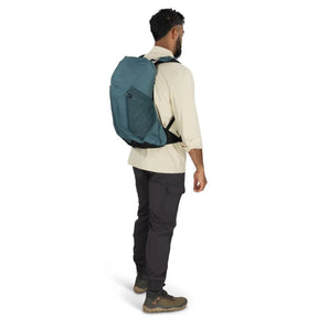 Osprey Hikelite LT 16 zaino tecnico da escursionismo giornaliero ultraleggero con capacità 16 L dotato di schienale ventilato AirSpeed tasche laterali in rete elastica e spallacci traspiranti. Zaino da trekking ideale per camminate outdoor e gite in giornata.