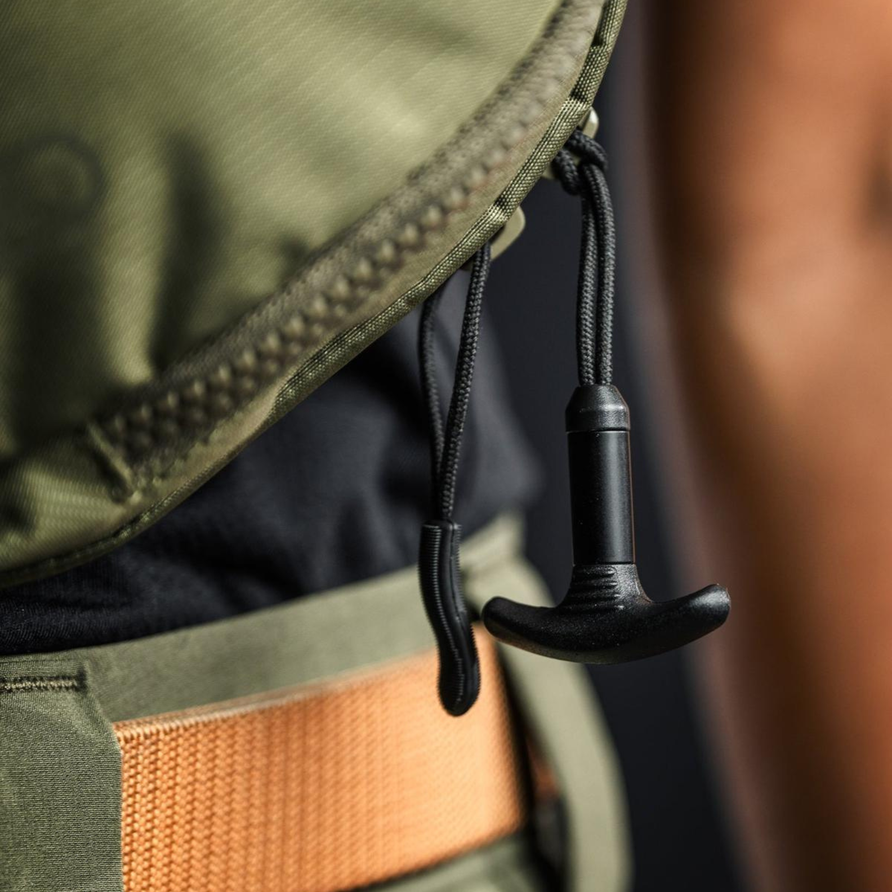 EBERLESTOCK FADE FLEX Marsupio tattico CCW. Versatile marsupio a tracolla per trasporto arma da fuoco con accesso rapido CCW e sistema interno foderato in loop per accessori. Realizzato in Nylon mini-Ripstop 210D, peso 312g e cintura regolabile fino a 55 pollici.