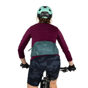 Osprey Savu 5 cintura da ciclismo con capacità 5 litri e tasche per borracce a scomparsa. Marsupio ergonomico per mountain bike con schienale traspirante AirScape e ampi scomparti per attrezzi e snack, ideale per escursioni e trail.