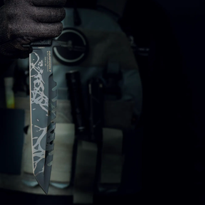 Extrema Ratio Harpoon F EVO Limited Edition: Coltello a lama fissa tattico in serie limitata di 150 esemplari. Lama in acciaio N690 con seghettatura dorsale. Impugnatura ergonomica in G10 e fodero tecnico incluso. Pezzo da collezione per professionisti e appassionati.