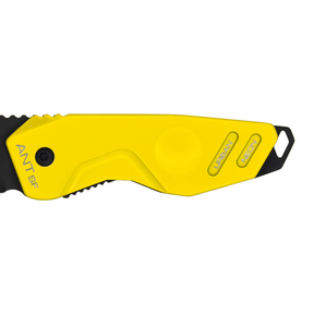 Extrema Ratio ANT Urban SF: Coltello chiudibile EDC compatto con lama sheepfoot in acciaio Bohler N690. Versione Urban caratterizzata da impugnatura in alluminio anticorodal anodizzato. Sistema di chiusura Frame Lock e struttura ultra-leggera per porto quotidiano.