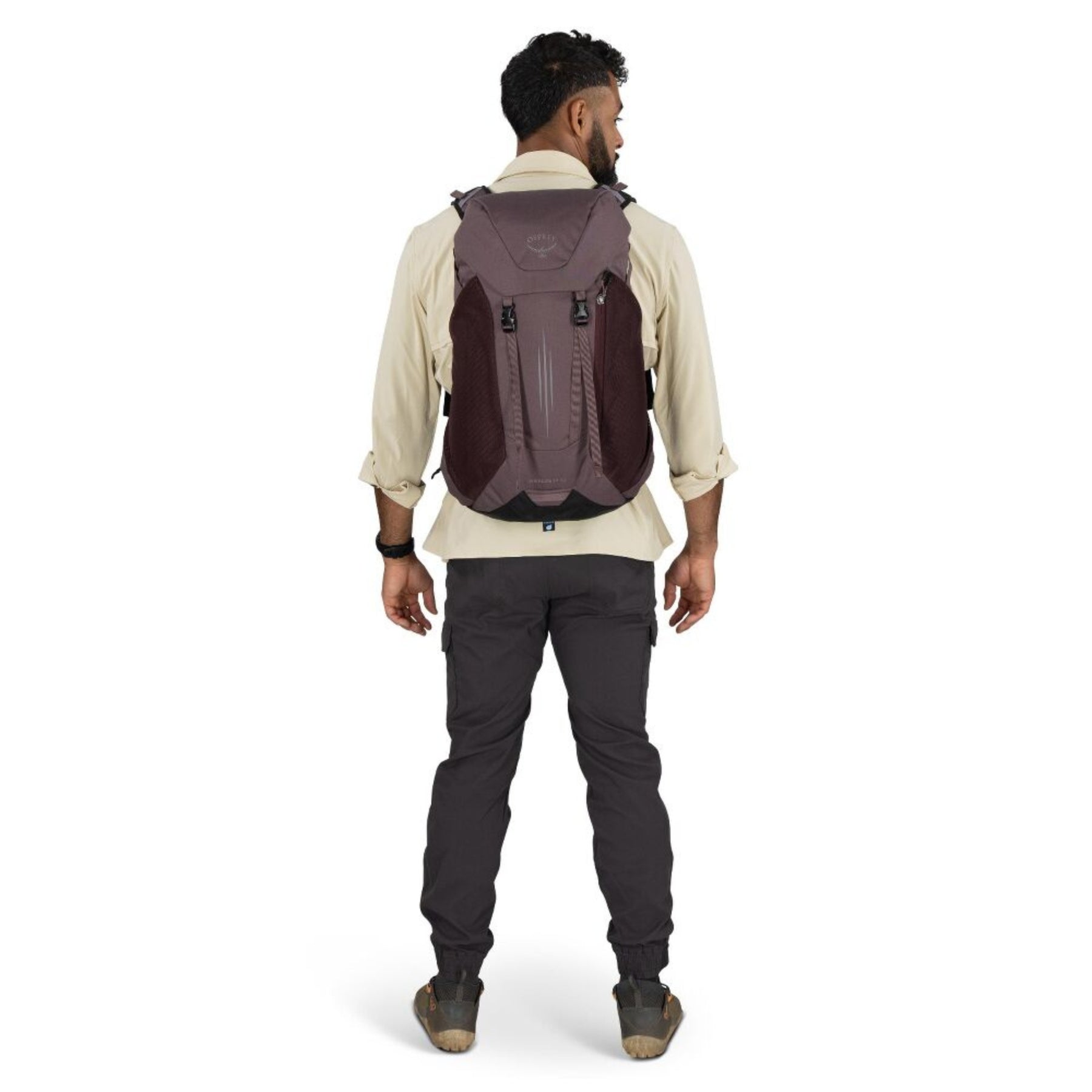 Osprey Hikelite LT 30 Zaino da 30 L ultraleggero da trekking ed escursionismo con schienale ventilato AirSpeed, tasche laterali in rete elasticizzata, spallacci ergonomici e chiusura a cappuccio con fibbie per outdoor su sfondo bianco.