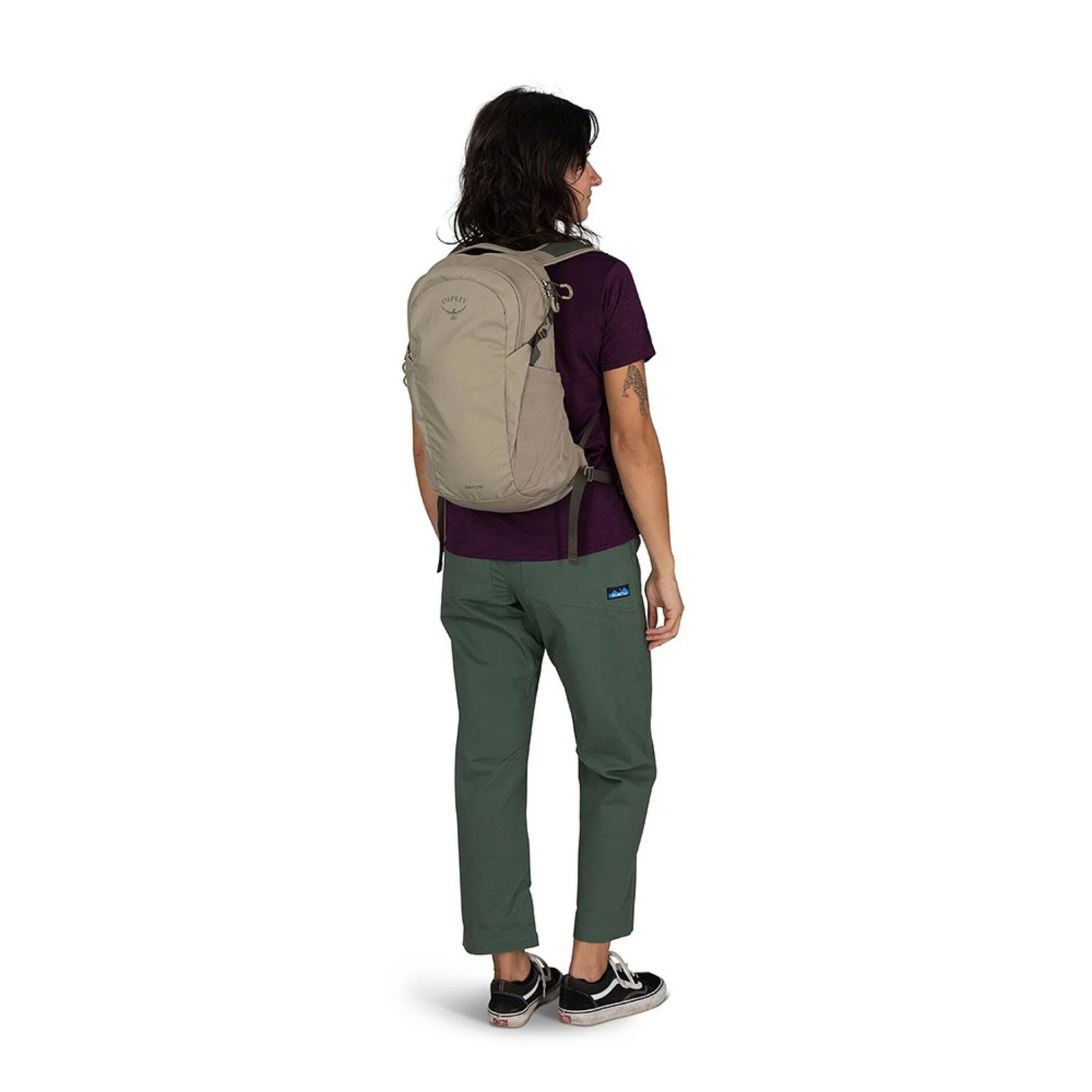 Zaino Osprey Daylite da 13 litri, compatto e leggero con spallacci imbottiti e traspiranti, doppio scomparto con zip e cinturino pettorale, ideale per escursioni, viaggi e uso quotidiano, su backpacco.it