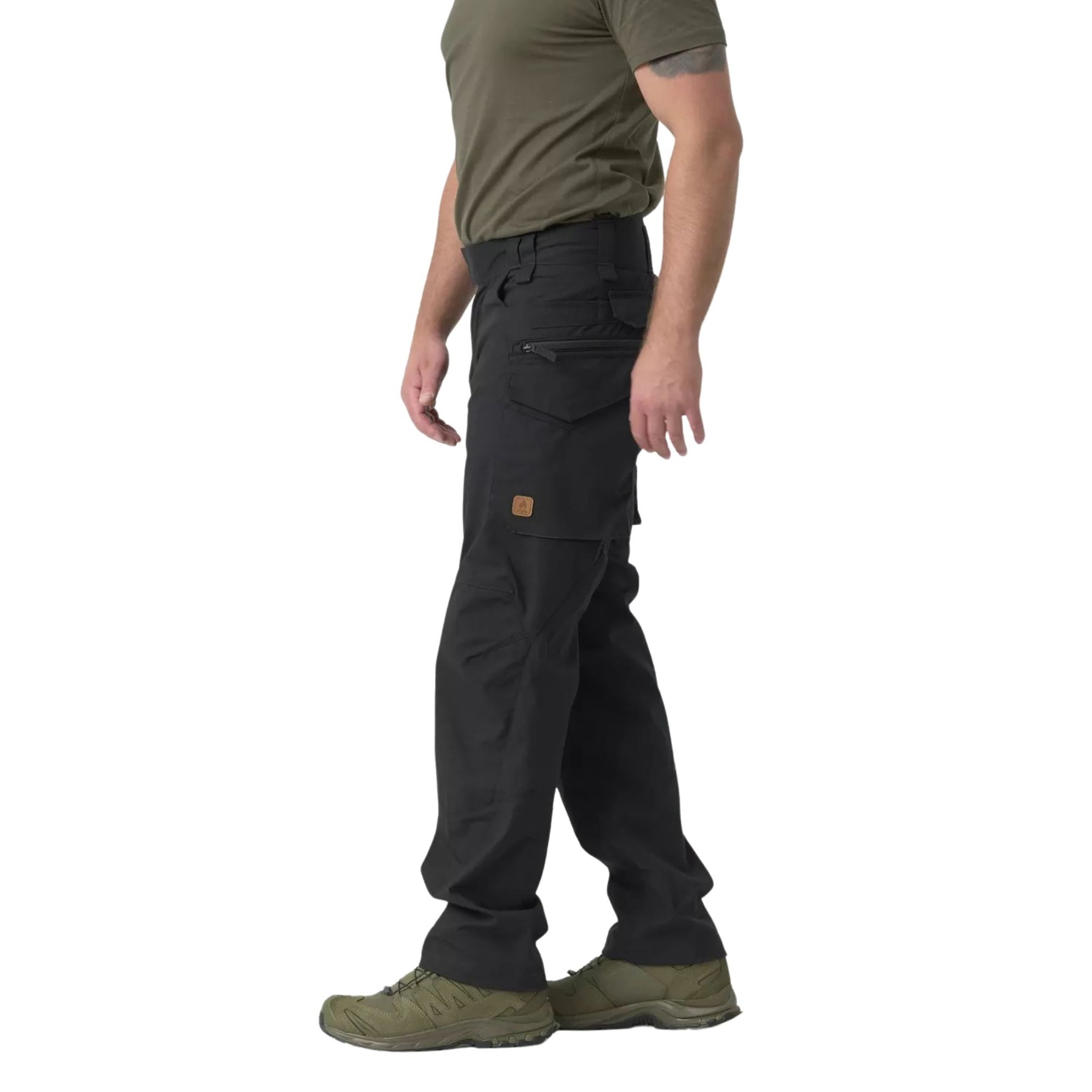 Helikon-Tex Pilgrim Pants pantaloni tecnici in tessuto DuraCanvas con rinforzi sulle ginocchia, tasche e vita rialzata per protezione renale. Ideali per bushcraft, escursionismo e attività outdoor impegnative.