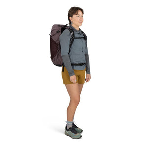 Osprey Hikelite LT 30 Zaino da 30 L ultraleggero da trekking ed escursionismo con schienale ventilato AirSpeed, tasche laterali in rete elasticizzata, spallacci ergonomici e chiusura a cappuccio con fibbie per outdoor su sfondo bianco.