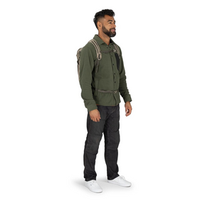 Zaino Osprey Daylite da 13 litri, compatto e leggero con spallacci imbottiti e traspiranti, doppio scomparto con zip e cinturino pettorale, ideale per escursioni, viaggi e uso quotidiano, su backpacco.it