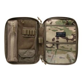 Helikon-Tex A5 Notebook Cover pouch EDC in Cordura con ampio pannello frontale in velcro e logo del brand, chiusura a cerniera superiore e tiretti in paracord. Organizer tattico portadocumenti e per accessori.