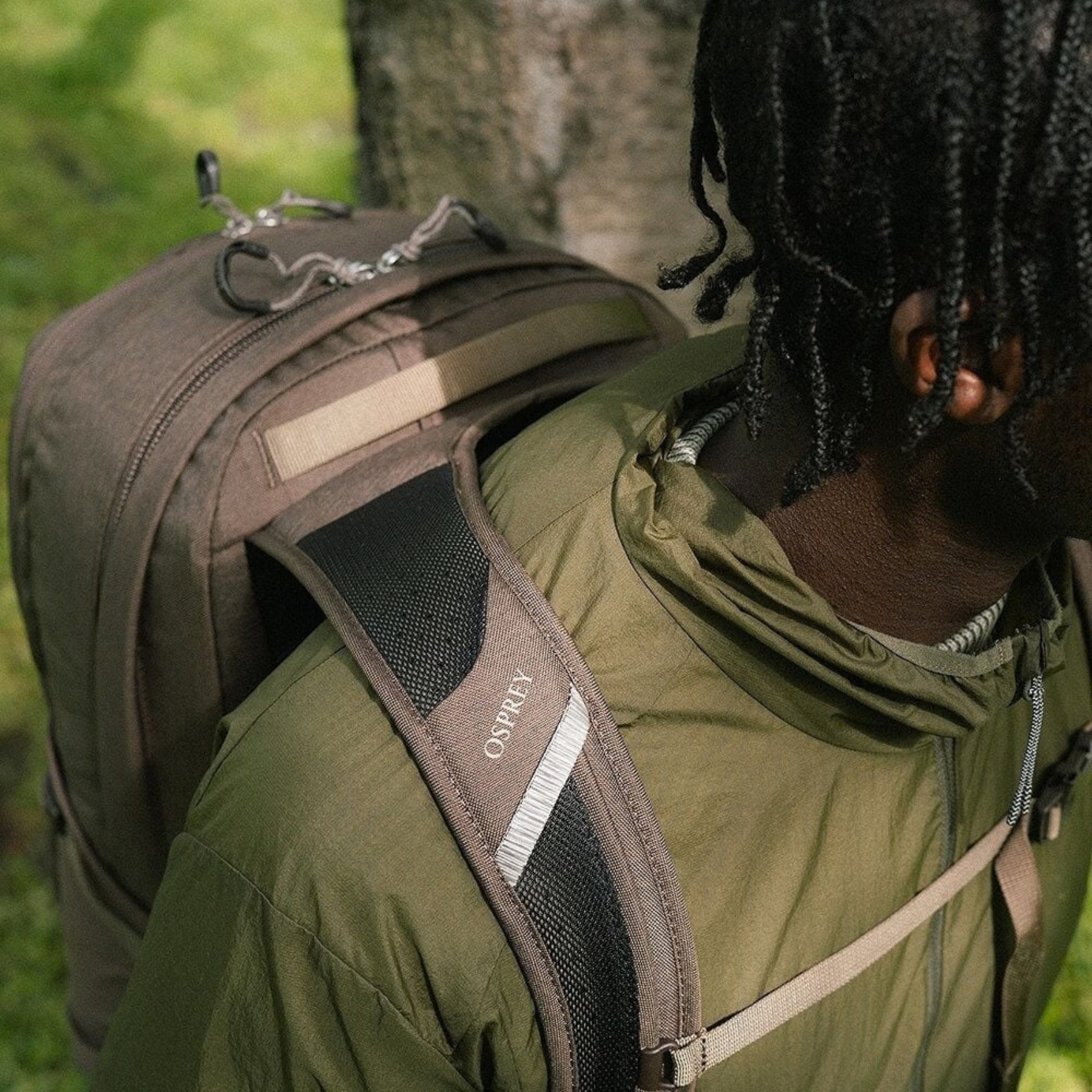 Osprey Quasar 26 Driftshade zaino multitasca da 26 litri in edizione limitata con scomparto porta pc, cordino elastico frontale bungee e spallacci ergonomici traspiranti per uso quotidiano ed outdoor
