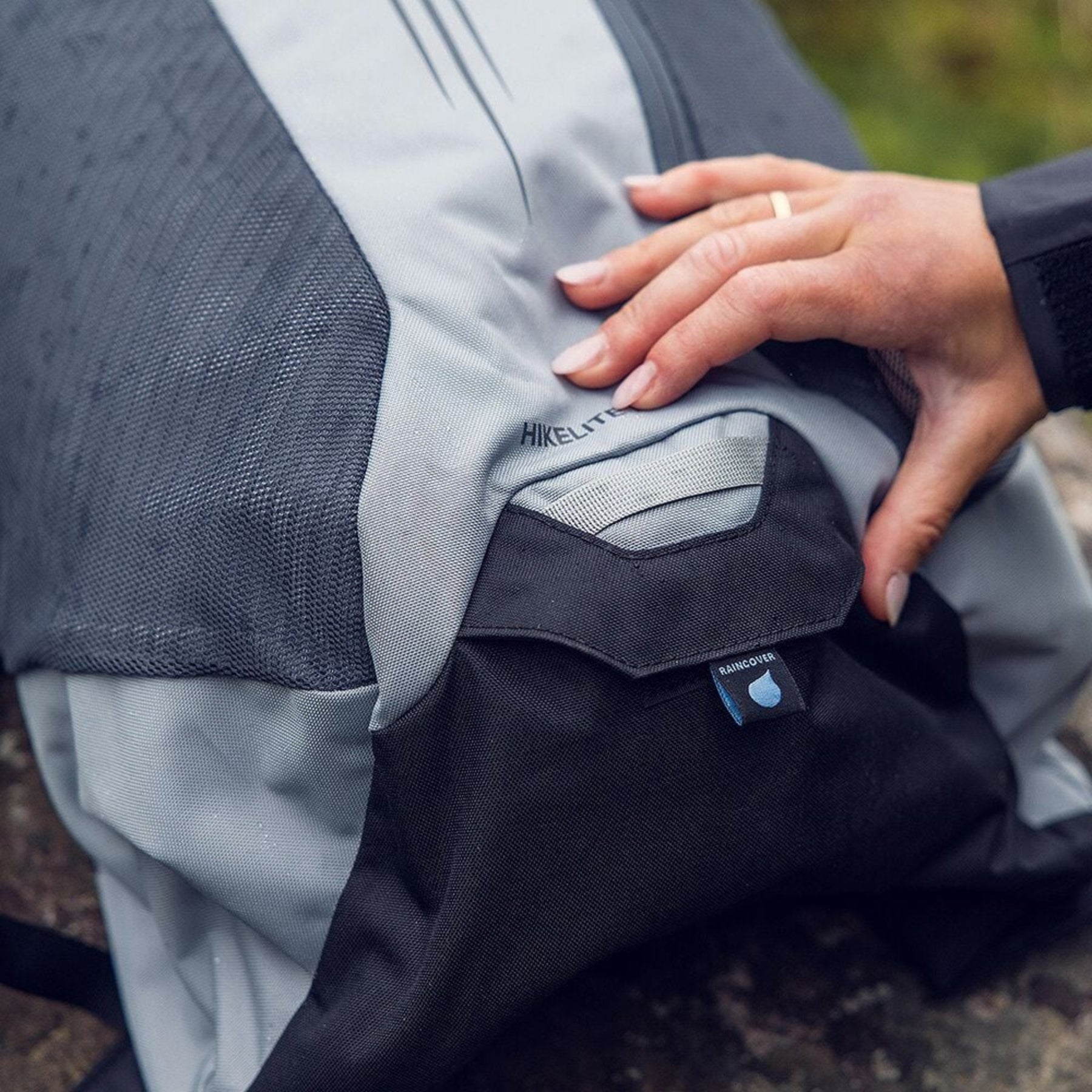 Osprey Hikelite LT 22 zaino da 22 litri ultraleggero per escursionismo e trekking con schienale ventilato tasche laterali in rete e spallacci ergonomici regolabili ideale per outdoor e camminate in montagna