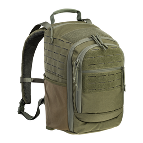 Defcon 5 Tango Zaino tattico da 20 litri con sistema tagliato al laser per aggancio moduli MOLLE realizzato in poliestere resistente all acqua e dotato di schienale imbottito traspirante ideale per missioni operative brevi escursionismo e uso quotidiano dinamico