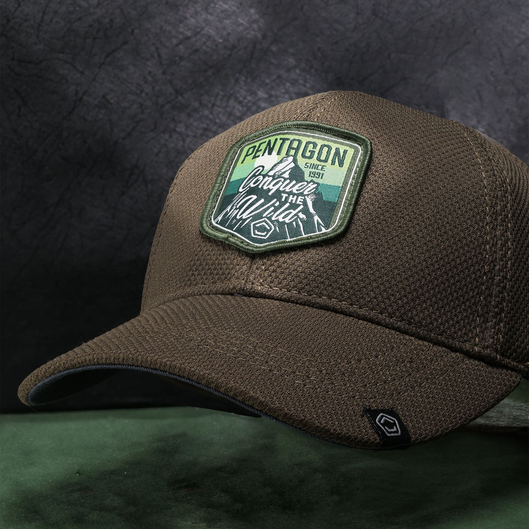 Pentagon Conquer BB Cap cappello tattico da baseball traspirante con patch frontale ricamata Conquer The Wild e visiera curva preformata
