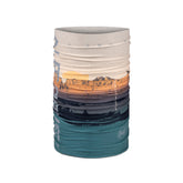 Buff Original EcoStretch Neckwear Alpe di Siusi Peak Multi scaldacollo tubolare multifunzione con protezione solare. Dettaglio del tessuto tecnico elasticizzato riciclato con grafica ispirata ai profili montuosi delle Dolomiti, posizionato in verticale su sfondo bianco per catalogo e-commerce.