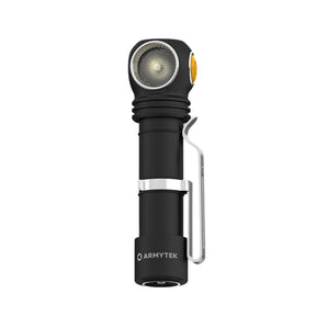 Armytek Wizard C2 Pro Nichia torcia frontale e palmare multifunzione ad alte prestazioni con LED Nichia ad alta fedeltà cromatica. Vista frontale verticale del corpo torcia compatto con clip metallica rimovibile su sfondo bianco per catalogo e-commerce outdoor.