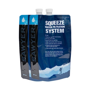 Sawyer Squeezable Pouch 1.9 L Set di due sacche flessibili comprimibili da 64 oz di ricambio per sistema di filtrazione acqua. Accessorio essenziale per purificazione acqua outdoor e trekking.