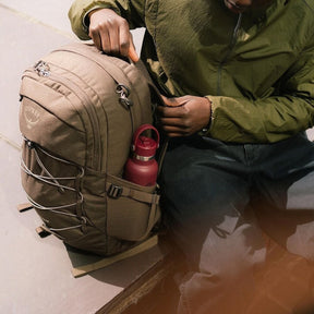 Osprey Quasar 26 Driftshade zaino multitasca da 26 litri in edizione limitata con scomparto porta pc, cordino elastico frontale bungee e spallacci ergonomici traspiranti per uso quotidiano ed outdoor